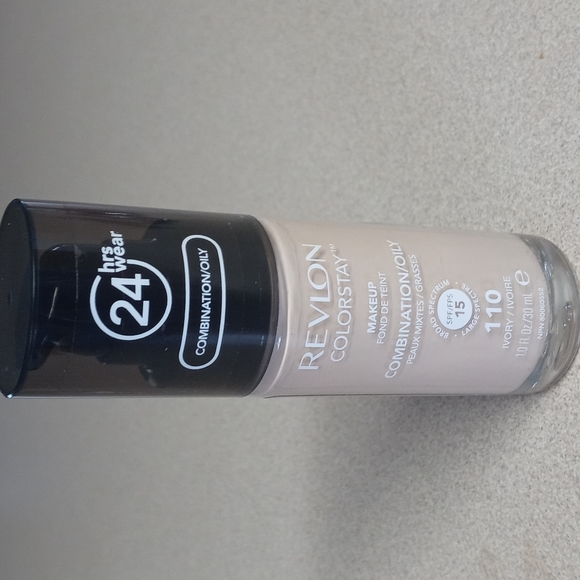 Revlon Colorstay Makeup Foundation 110 ivory - Picture 1 of 2